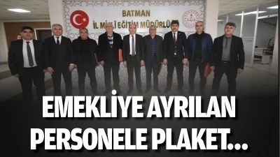 Emekliye ayrılan personele plaket&hellip;