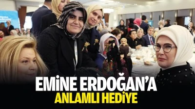 Emine Erdoğan&rsquo;a anlamlı hediye