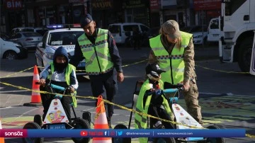 Emniyet kemerinin &ouml;nemi sim&uuml;lasyon aracıyla &ouml;ğrencilere anlatıldı