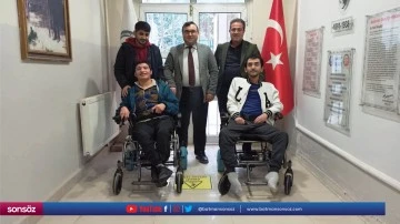 Engelli 2 kişiye akülü tekerlekli sandalye verildi
