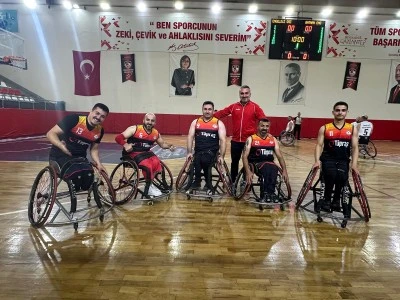 Engelli basket&ccedil;ilerimiz ilk yarıyı lider kapattı