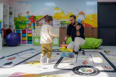 Engelli &ccedil;ocuklar i&ccedil;in oyun terapisi hizmeti