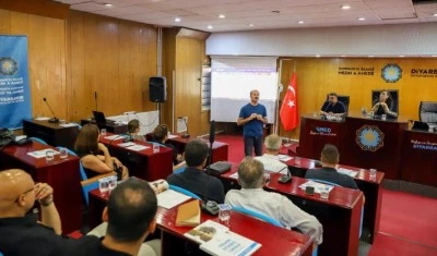 Engelli hakları i&ccedil;in eşit yurttaşlık ve sağlamcılıkla m&uuml;cadele eğitimi