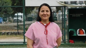Eniştesinin teşvikiyle futbol kul&uuml;b&uuml;n&uuml;n kadın başkanı oldu