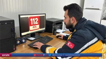 Enkazda kalan 112 g&ouml;revlisi yarasına rağmen depremzedelerin yardımına koştu