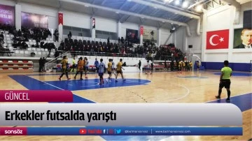 Erkekler futsalda yarıştı