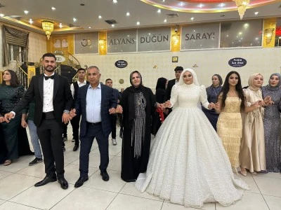 Erkun ve Alpkan ailelerinin mutlu g&uuml;n&uuml;