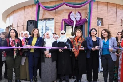 Eş Başkan Bucak, Kadın Eserleri K&uuml;t&uuml;phanesi&rsquo;nin a&ccedil;ılışına katıldı