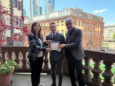 Eş Başkan Bucak&rsquo;tan Frankfurt Belediyesine ziyaret