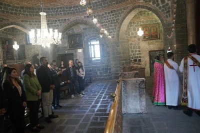 Eş Başkanlar, Meryem Ana Kilisesi'ndeki Paskalya ayinine katıldı