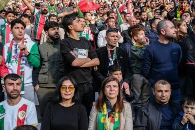 Eşbaşkan Bucak Amedspor ma&ccedil;ını izledi