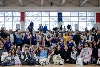 Eşbaşkan Bucak&rsquo;ın izlediği ma&ccedil;ta DBB Kadın Voleybol Takımı&rsquo;ndan galibiyet