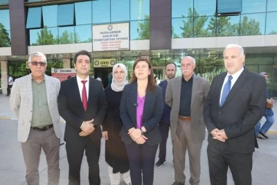 Eşbaşkan Bucak, İsmail Beşik&ccedil;i&rsquo;yi hastanede ziyaret etti