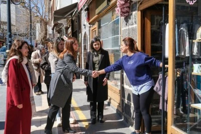 Eşbaşkan Bucak&rsquo;tan Sur&rsquo;daki kadın esnafa 8 Mart ziyareti