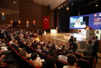 Eşbaşkan Bucak ve Hatun, Uluslararası Dişhekimliği Kongresi'ne katıldı