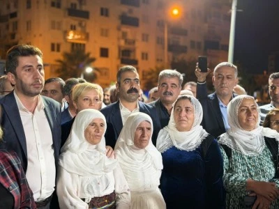 Eşbaşkan Hatun, Akdeniz Belediyesi eşbaşkanlarının duruşmasına katıldı