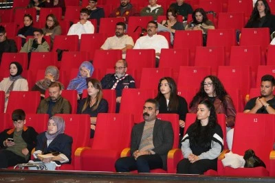 Eşbaşkan Hatun: Gen&ccedil;ler topluma &ouml;nc&uuml;l&uuml;k etmeli