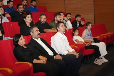 Eşbaşkan Hatun, Jeanne d&rsquo;Arc&rsquo;ın &Ouml;teki &Ouml;l&uuml;m&uuml; oyununu izledi