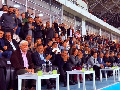 Eşbaşkanlar, Amedspor ma&ccedil;ını izledi