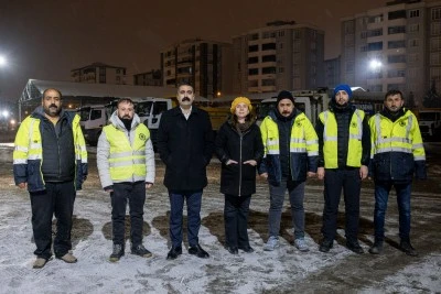 Eşbaşkanlar karla m&uuml;cadele &ccedil;alışmalarını sahada koordine ediyor
