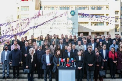 Eşbaşkanlar kayyım atanan belediyelerde g&ouml;revlerine d&ouml;nmeli