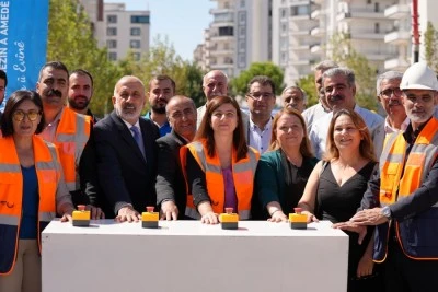 Eşbaşkanlar k&uuml;t&uuml;phanenin temelini attı