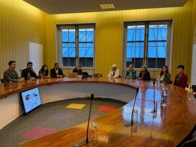Eşbaşkanlar, Paris Belediyesi Dış İlişkiler Komisyonu ile g&ouml;r&uuml;şt&uuml;