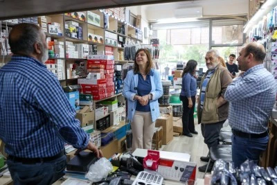 Eşbaşkanlar Yılmaz G&uuml;ney Caddesi&rsquo;nde esnafın taleplerini dinledi