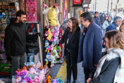 Eşbaşkanlardan esnafa karla m&uuml;cadele ziyareti