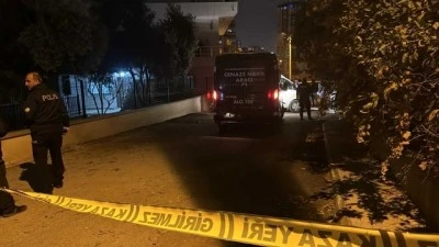 Eski nişanlısını tabancayla &ouml;ld&uuml;ren kişi intihar etti