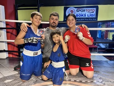 Eski T&uuml;rkiye boks şampiyonu baba, &ccedil;ocuklarını da ringlere hazırlıyor