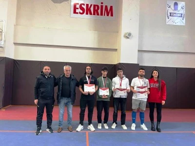 Eskrimin gen&ccedil; şampiyonları belli