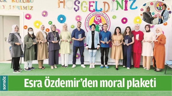 ESRA &Ouml;ZDEMİR&rsquo;DEN MORAL PLAKETİ