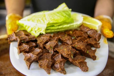 Etsiz &ccedil;iğ k&ouml;fte iftar sofralarının g&ouml;zdesi oldu