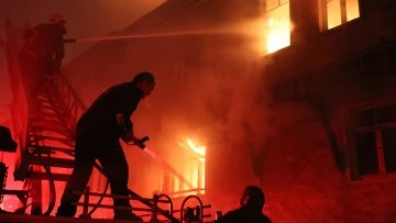 Evde çıkan yangın ekiplerce söndürüldü