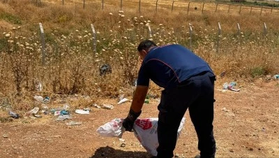 Evin bah&ccedil;esine giren yılan itfaiye ekiplerince yakalandı