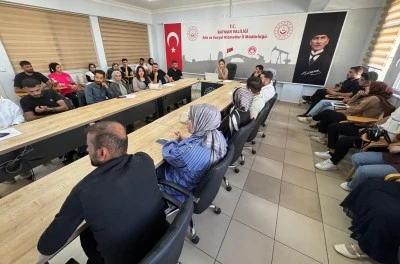 Evlilik &ccedil;ağındaki gen&ccedil;lere eğitim veriliyor