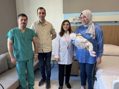 Eyl&uuml;l bebeğe kıkırdak dokusundan "iman tahtası" yapıldı