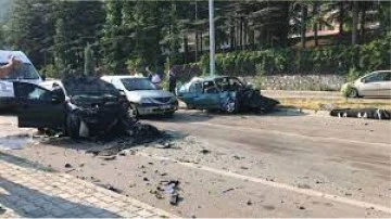 Feci kaza: 1 kişi &ouml;ld&uuml;, 6 kişi yaralandı