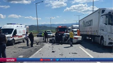 Feci kaza: 2 kişi &ouml;ld&uuml;, 2 kişi yaralandı