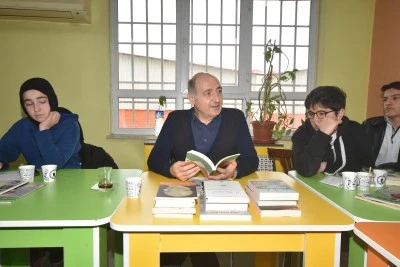 Fen Lisesi &Ouml;ğrencileri, kitap analizi yaptı
