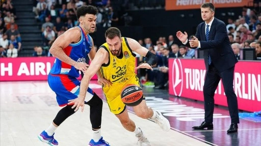 Fenerbah&ccedil;e Beko Anadolu Efes'i Devirdi