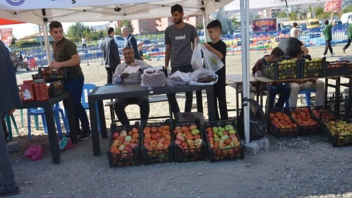 Festivalin g&ouml;zdesi Kozluk domatesi&hellip;