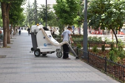 Fil tipi s&uuml;p&uuml;rge makinesiyle hizmet sunuyor