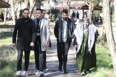 Filistinli &ouml;ğrenciler İsrail ile Hamas arasındaki ateşkesi memnuniyetle karşıladı