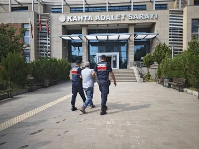 Firari h&uuml;k&uuml;ml&uuml; yakalandı