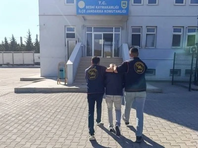 Firari h&uuml;k&uuml;ml&uuml; yakalandı