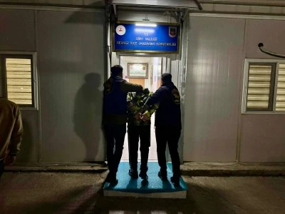 Firari h&uuml;k&uuml;ml&uuml; yakalandı
