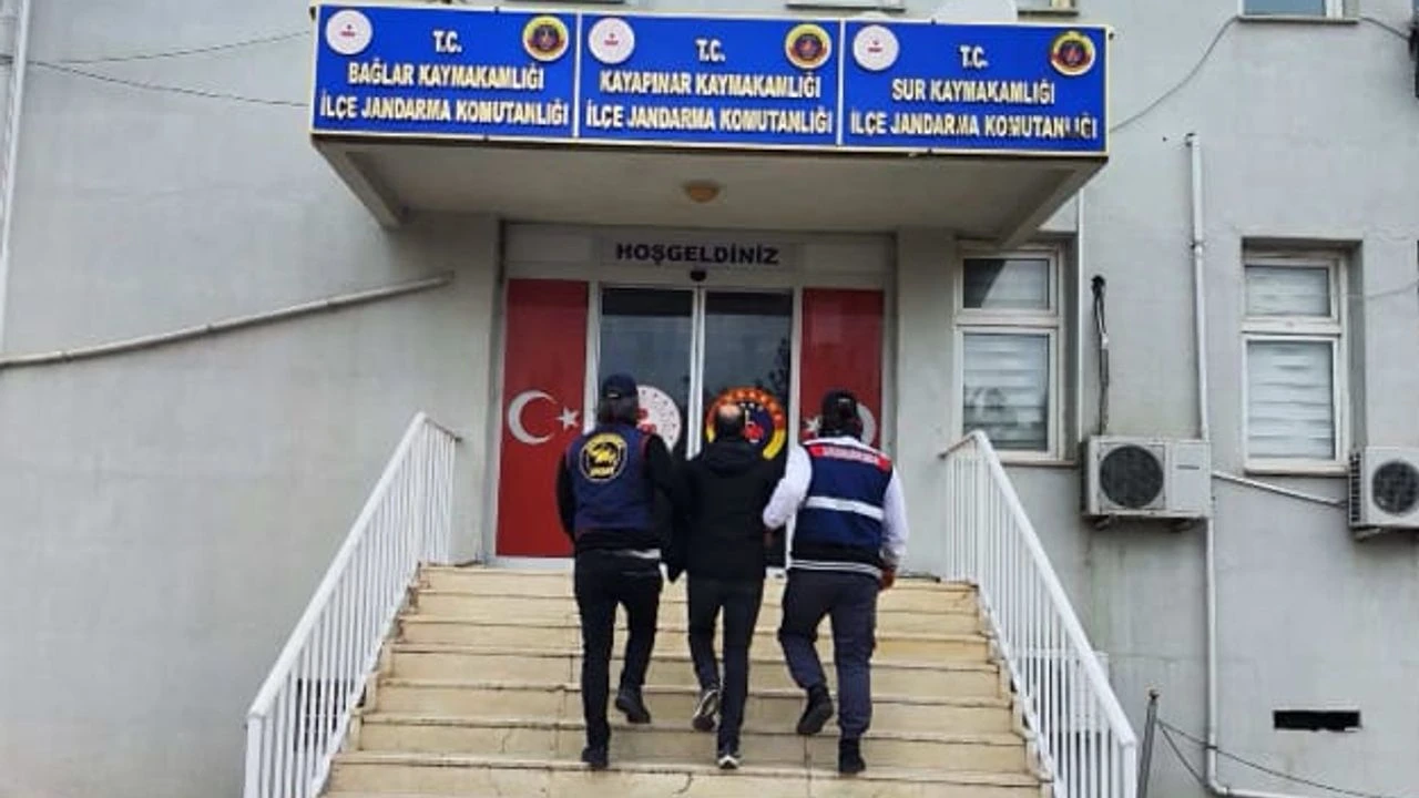 Firari h&uuml;k&uuml;ml&uuml; yakalandı