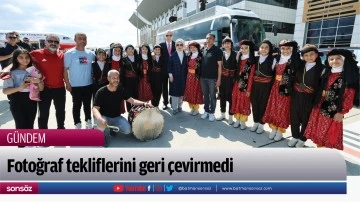 Fotoğraf tekliflerini geri &ccedil;evirmedi